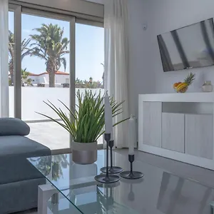 https://poris-corralejo-beachfront-seaview-1-platino-by-holidayshome.hotelsfuerteventura.org